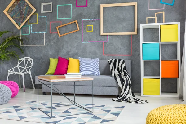 Grey room with decorative squares — Stockfoto