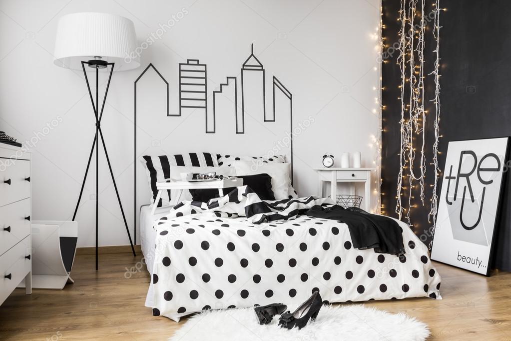 zwart-wit slaapkamer — Stockfoto © photographee.eu #127676940 zwart-wit slaapkamer — Stockfoto © photographee.eu #127676940
