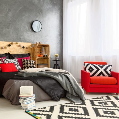 Yeni yatak odasında modern dekorasyonu