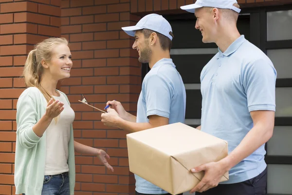 İki profesyonel haberci adında bir paket