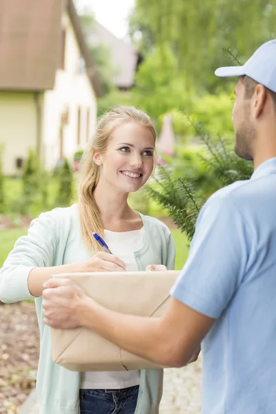 Ich habe auf dieses Paket gewartet — Stockfoto