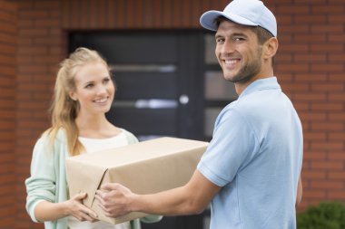 Mutlu kurye adında bir paket 