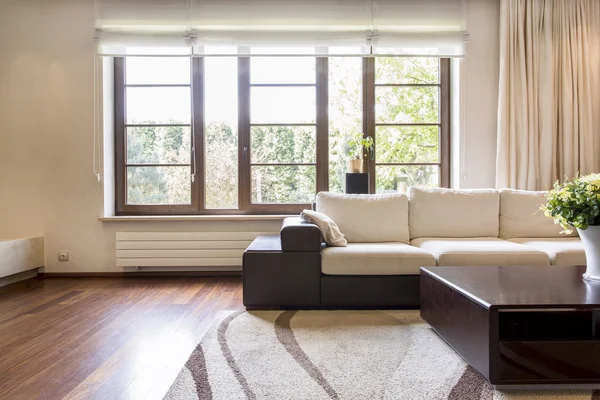 Obývací pokoj útulný krém — Stock fotografie