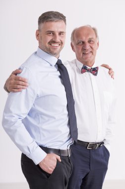 Babası ile olgun adam