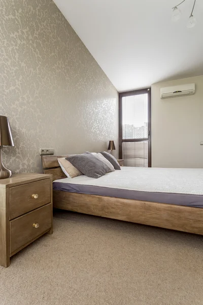 Comfortabele, lichte slaapkamer idee — Stockfoto