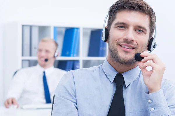 Consultor de servicio al cliente con auriculares — Foto de Stock