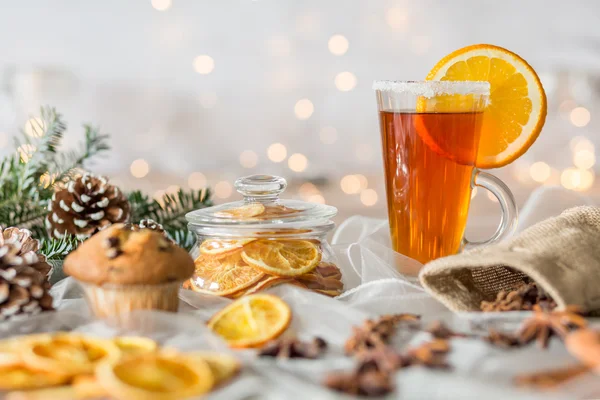 Winterdekoration mit getrockneten Orangen — Stockfoto