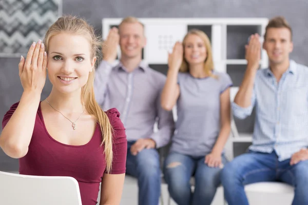 Joven profesor de lengua de señas durante las clases — Foto de Stock