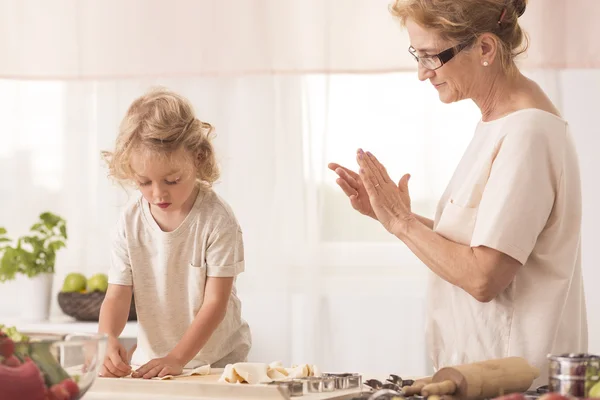 Senior nanny looking at child — Stock Photo, Image