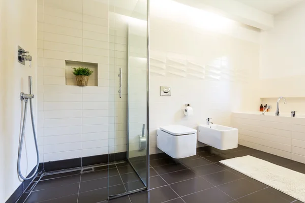 Interior del baño de azulejos — Foto de Stock