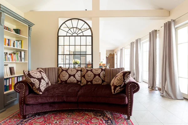 Antiquado elegante sala de estar — Fotografia de Stock