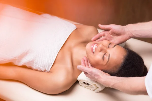Woman receiving face massage — Stock Photo, Image