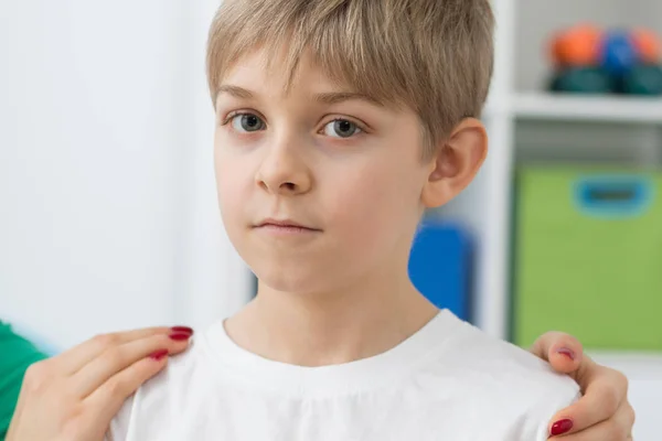 Small boy at physiotherapist room — Stock Photo, Image
