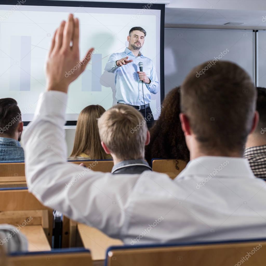 pequeño niño levanta la mano para: vector de stock (libre de regalías)  2174898163 | Shutterstock, image size:1024x1024
