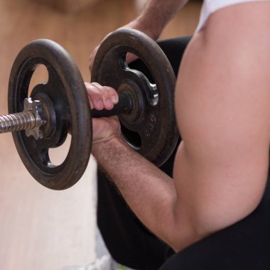 Demir işleme adamın kolu