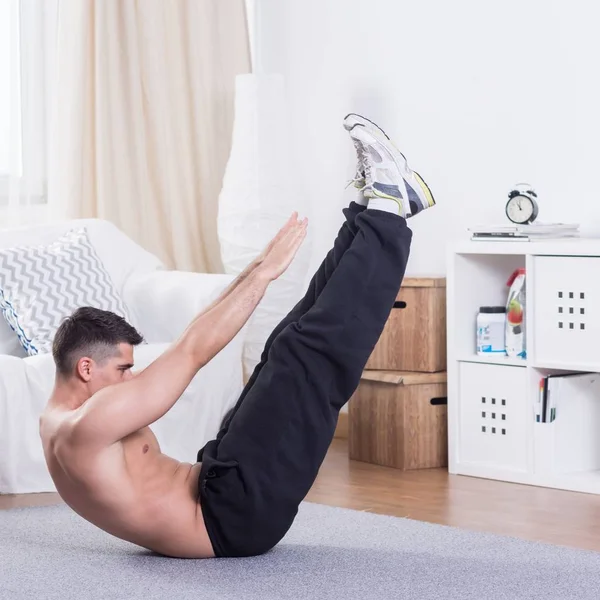 Fyzické cvičení na podlaze — Stock fotografie