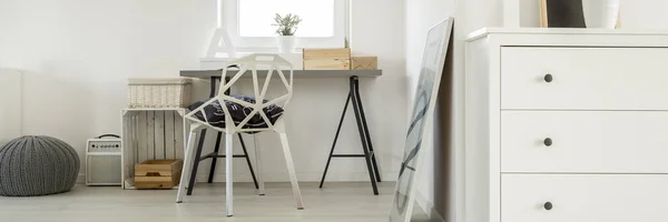 Room with desk and commode — Stock Photo, Image