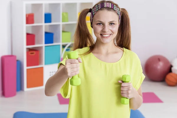 Teenager with dumbbells — Stock Photo, Image