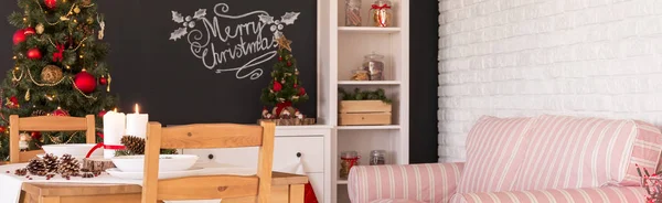 Adornos navideños en la decoración de la casa — Foto de Stock