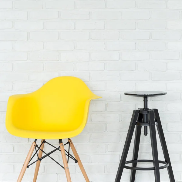 Moderne gele stoel — Stockfoto