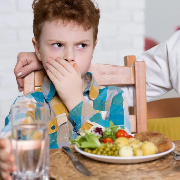 Weigeren te eten gezond diner — Stockfoto