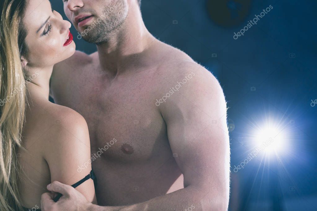 Lovers seksuele spelletjes in slaapkamer — Stockfoto © photographee ... Lovers seksuele spelletjes in slaapkamer — Stockfoto © photographee ...