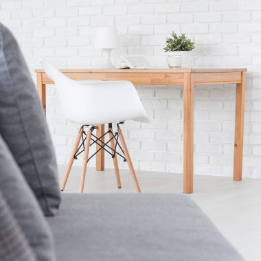 Tuğla duvar ile oturma odası