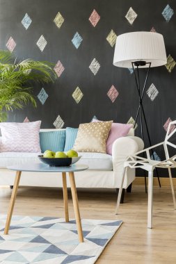 Siyah duvar renkli elmas ile Oda