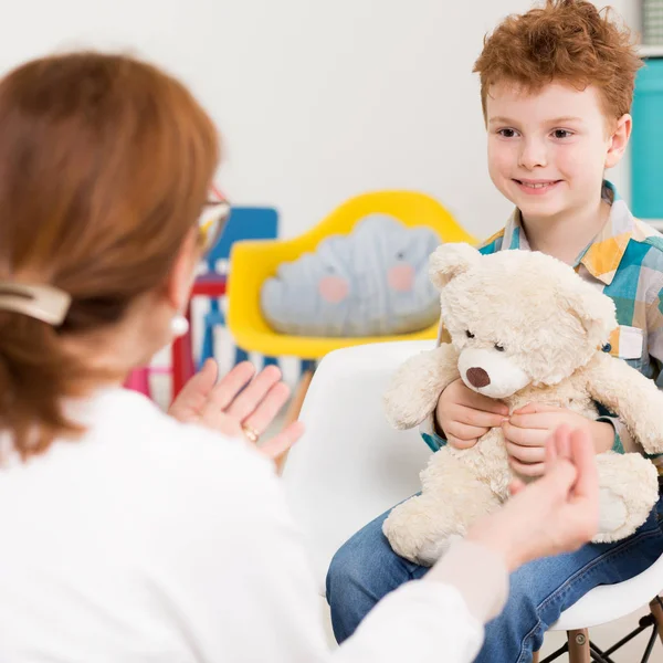 Child during therapy session — Stock Photo, Image