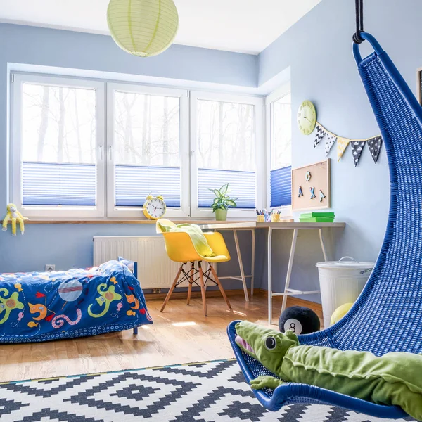 Schoolboy 's room arranged in blue and white — стоковое фото