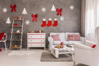 Salonda Noel süsleri