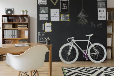 İlham verici scandynavian öğrenci düz 