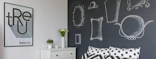 Wall with mirror drawings