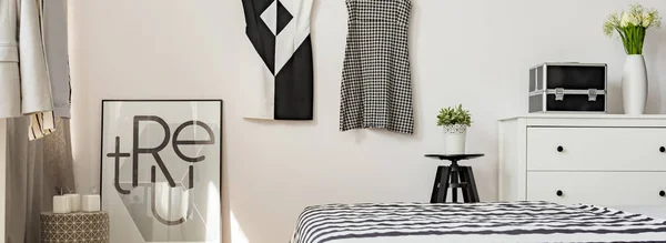 Ruangan putih dengan perabotan — Stok Foto