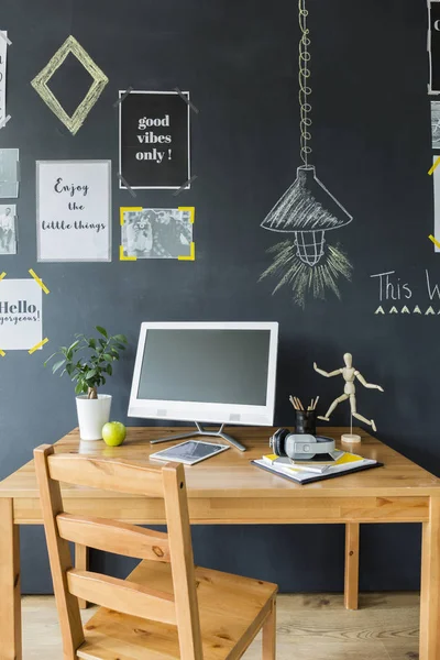 Resepsiyon alanı ile modern oda