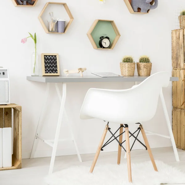 Chambre d'enfant avec accessoires colorés — Photo