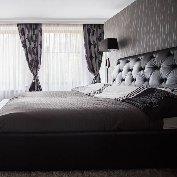 Luxe kamer in grijze kleur — Stockfoto