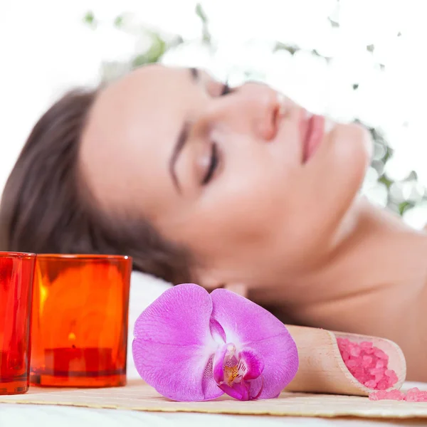 Vrouw tijdens aromatherapie sessie — Stockfoto