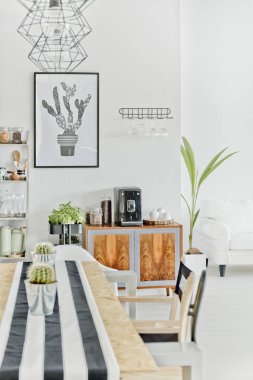 Tablo ile yemek alanı