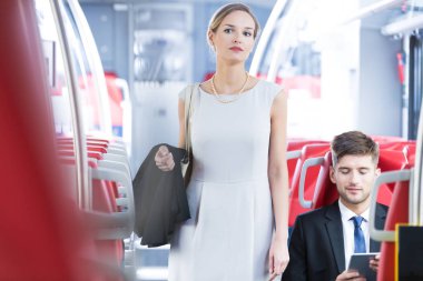 Tramvay zarif kadın