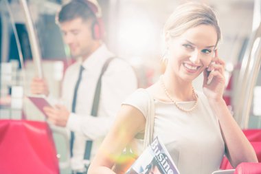 Zarif kadın otobüste