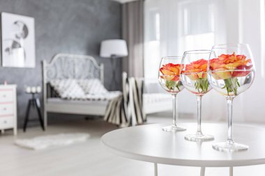 Dekorasyon gül ve gözlük