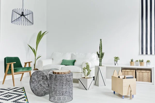 Beyaz oturma odası kanepe