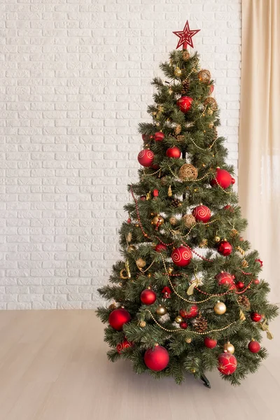 Noel ağacı salonda — Stok fotoğraf