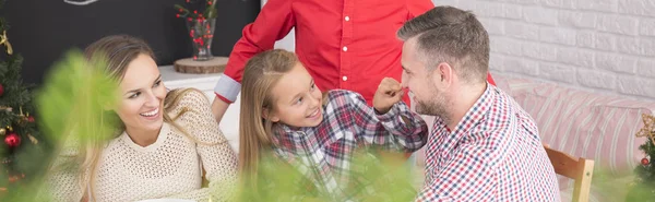 Filha brincando com o pai — Fotografia de Stock