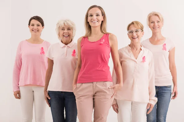 Mulheres contra o cancro da mama — Fotografia de Stock