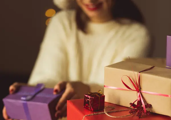 Woman getting gift — Stock Photo, Image