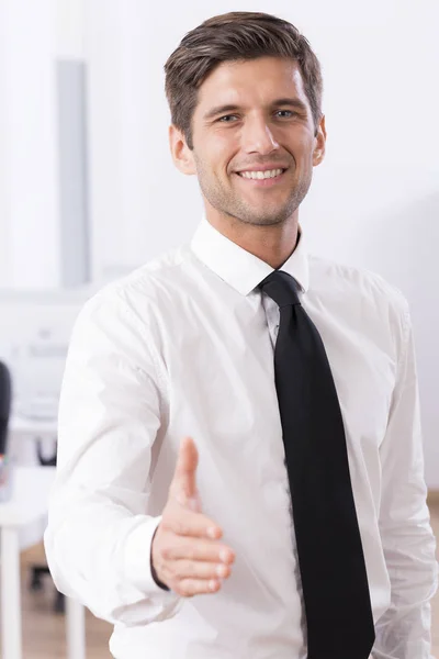 Elegante zakenman klaar om handdruk — Stockfoto