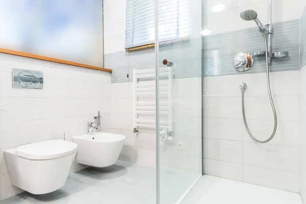 Resim ile modern banyo — Stok fotoğraf