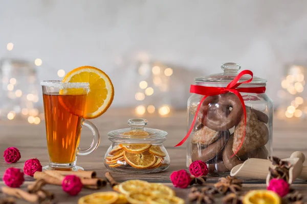 Mesa con té y galletas — Foto de Stock